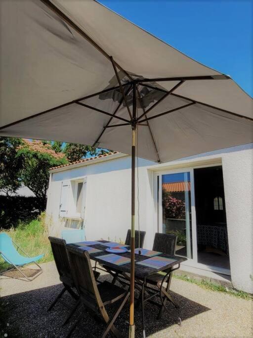Villa Agreable Maison Ensoleillee Avec Jardin Arbore Le Château-dʼOléron Exterior foto