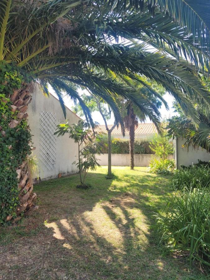Villa Agreable Maison Ensoleillee Avec Jardin Arbore Le Château-dʼOléron Exterior foto
