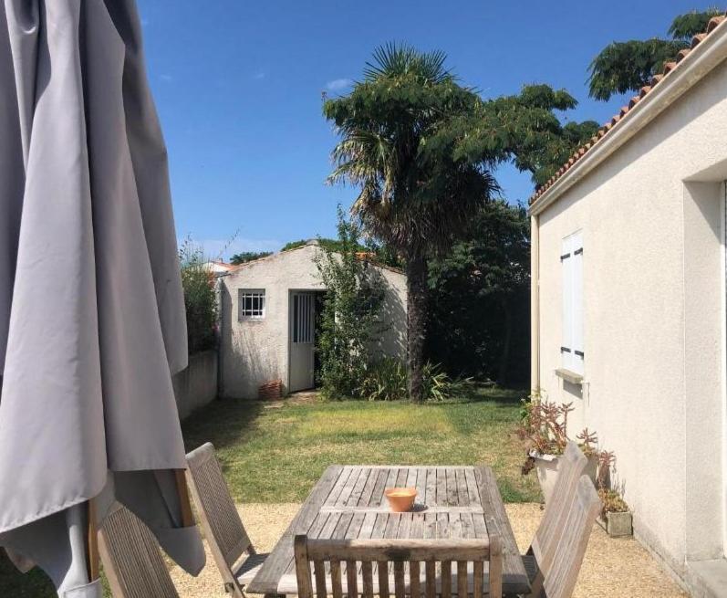 Villa Agreable Maison Ensoleillee Avec Jardin Arbore Le Château-dʼOléron Exterior foto